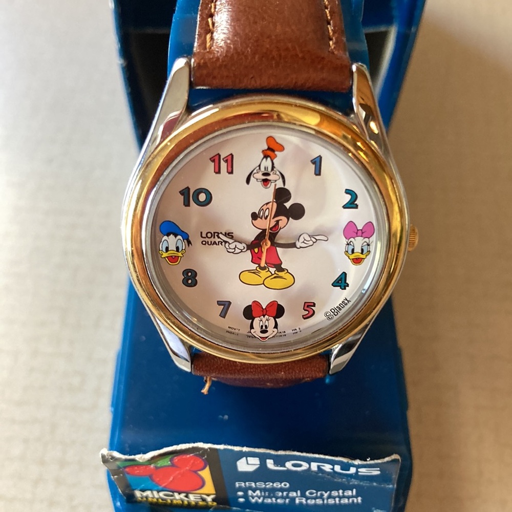 Vintage Mickey Mouse watch - Picture 2 of 5